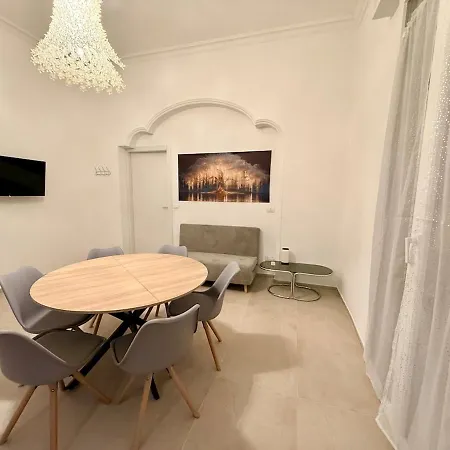 Mille With 2 Bathrooms And Terrace 아파트 볼로냐